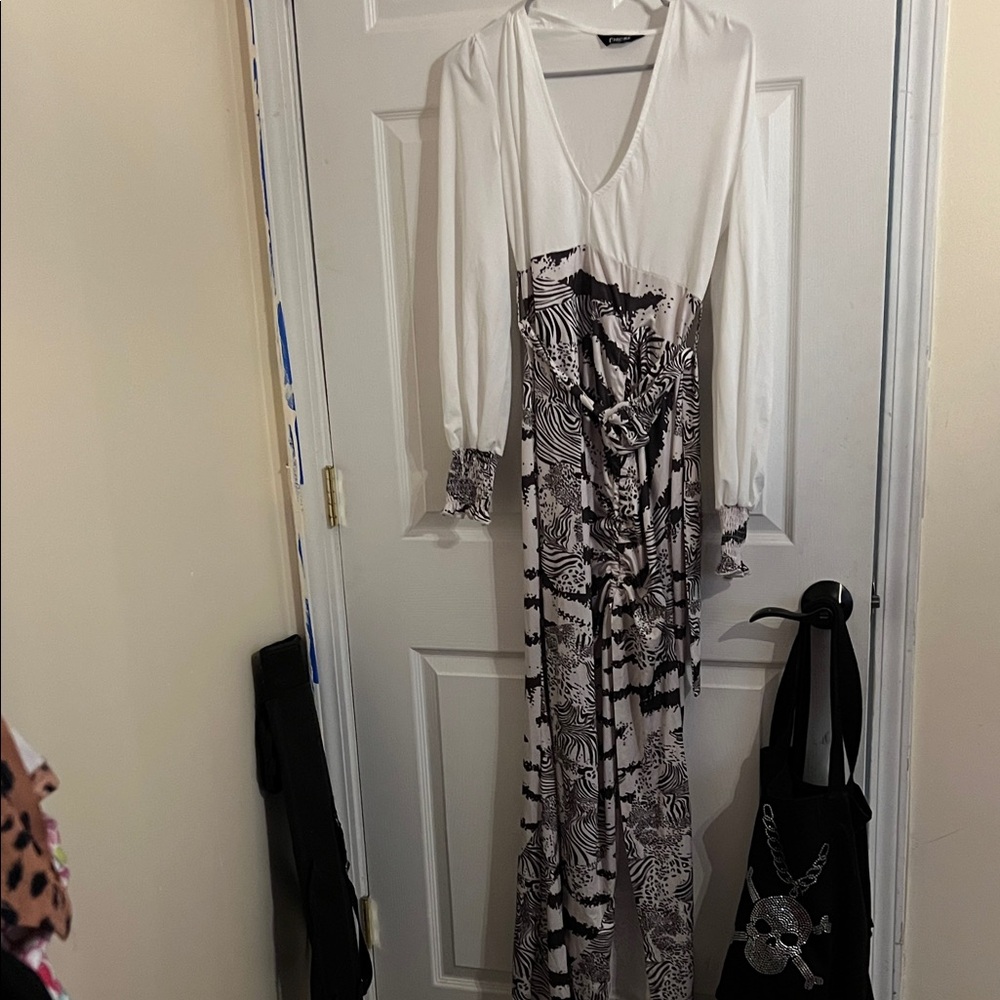 Chic White and Black Long Sleeve Dress